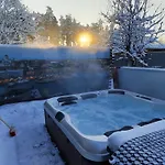 בית נופש The Maekkylae Escape - Perfect For 2 With Sauna Look And Optional Hot Tub הלסינקי